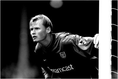 Alex Manninger: Former Arsenal star dies after car hit by train