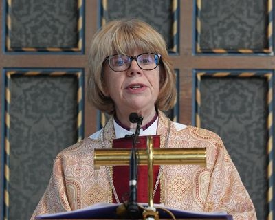 Archbishop of Canterbury backs pope’s calls for peace amid Trump feud