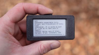 The world's smallest ereader fits in the palm of your hand — and you can make your own for less than $50