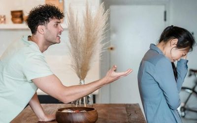 7 Behaviors That Seem Loving—But Are Actually Control Tactics