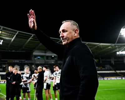 Hull fans and players unite behind ‘betrayed’ coach Cartwright as St Helens go top