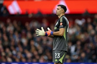 Is Emi Martinez injured? Early Aston Villa team news as goalkeeper hope revealed