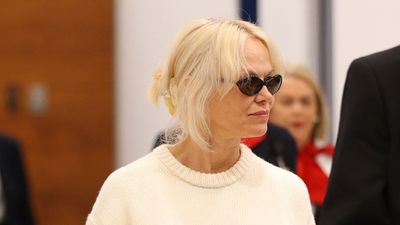 I thought neutrals were a no when travelling, but Pamela Anderson just changed my mind