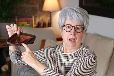 Seniors Targeted by ‘Distract and Grab’ Wallet Thefts — Losses Up 18% This Year