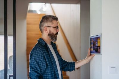 8 Amazon Gadgets That Turn Any Home Into a “Smart” Home in Minutes