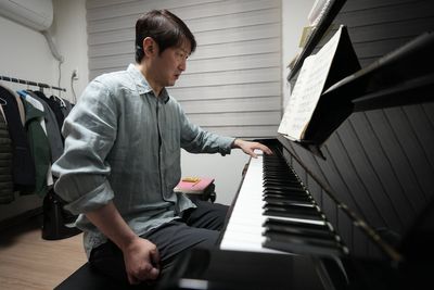After a paralyzing stroke, a South Korean pianist recreates himself as a one-handed performer