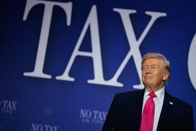 Billionaire Trump hasn’t heard of a ‘corner store’ and laments poorer people ‘don’t think in terms of deductions’ at tax event