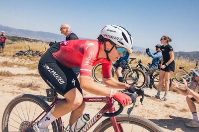 Sea Otter Classic Gravel: Bradyn Lange holds off Keegan Swenson to take men's victory while Sofia Gomez Villafañe fends off Lauren Stephens in women's race