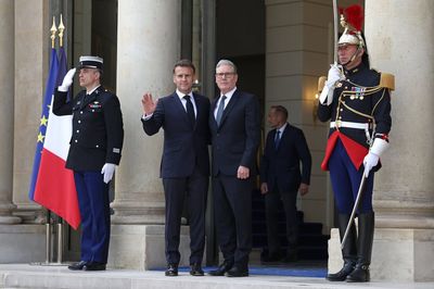 Keir Starmer arrives in Paris for Strait of Hormuz talks