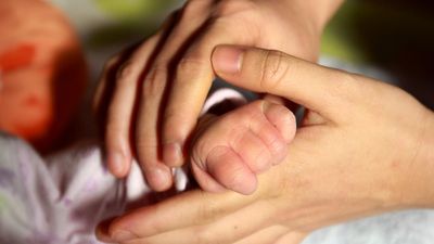 Texas mom accidentally runs over 2yo son with her car, says ‘accidents happen’ but her followers are openly ‘judging’