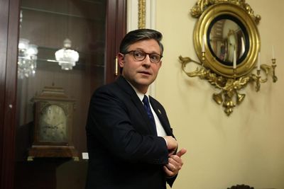 US Congress passes 10-day extension of surveillance law amid Republican infighting