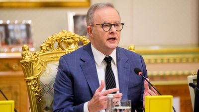 Reopening of strait "very fragile", PM says