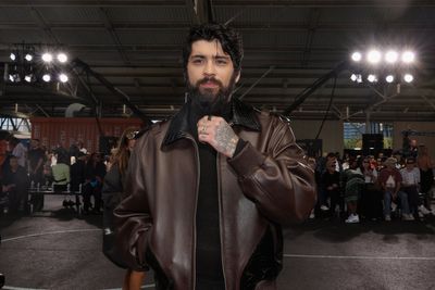 Ex-One Direction star Zayn Malik in hospital as he sends message to fans