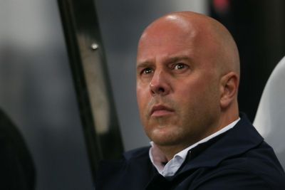 Liverpool sacking Arne Slot would be wrong, says Manchester United legend