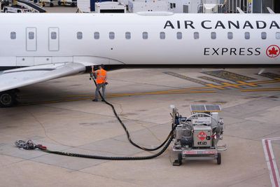 Air Canada temporarily suspends some flights to New York and other locations
