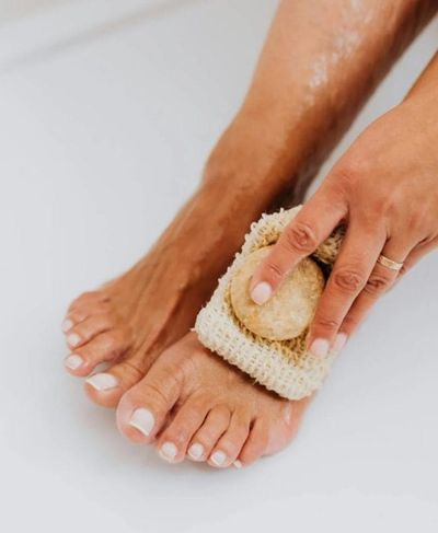 You’re Probably Washing Your Feet Wrong: The Do’s and Don’ts Experts Swear By