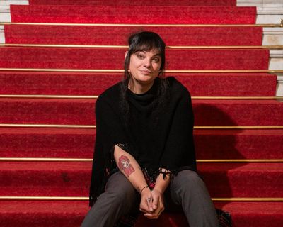 Cassie Workman: You Are Here review – a remarkable standup on a crumbling world