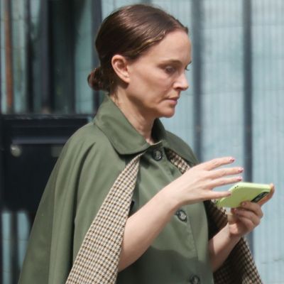 Natalie Portman's Cape Coat Reveals She's Styling Her Pregnancy Like a French Girl