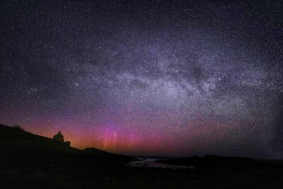 How to watch the Lyrid meteor shower from the UK and US tonight