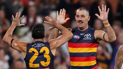 Five-goal Walker leads Crows to tense win over Saints