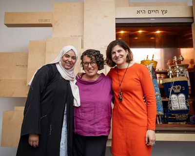 ‘A quiet, radical act’: Muslim neighbours support members of attacked London synagogue