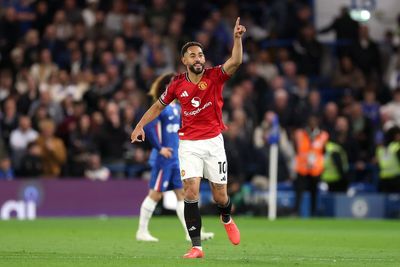 Chelsea vs Manchester United LIVE: Estevao and Fernandez injury updates after Cunha dents top five hopes