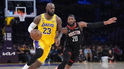 NBA Playoffs: Takeaways After LeBron James Lifts Lakers to Game 1 Win, Knicks Make Statement Against Hawks