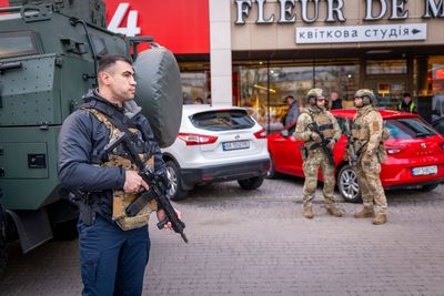 Ukrainian police shoot and kill a gunman who killed at least 6 and took hostages in a supermarket