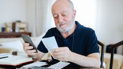 I’m 72: Here’s the Exact Script I Used To Cut My Cellphone Bill by $312 Annually