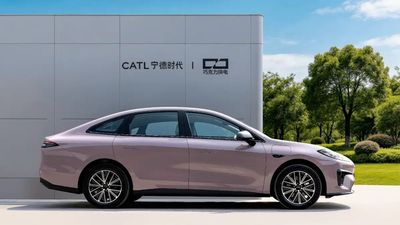 Forget car chargers, this swaps out your entire battery in just 99 seconds