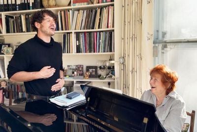 Chris Martin loves her. Yungblud thinks she’s a ‘rock star’: Meet the eightysomething vocal coach essential to the stars