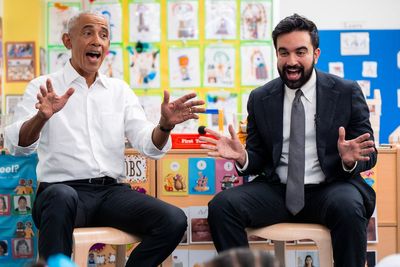 Obama and Mamdani sing Wheels on the Bus together to preschoolers