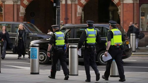 London arson attack: UK police probe antisemitic hate crime after man approaches shops with bag of flammable bottles