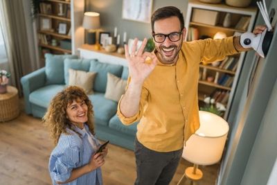 Men Over 30: The Personal-Safety Habit Experts Say You’re Ignoring