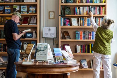 Independent bookstores make quiet comeback as big chains dominate retail