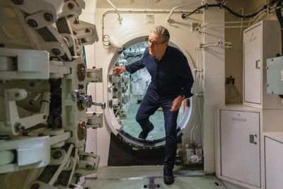 Keir Starmer thanks submariners as they return from longest patrol