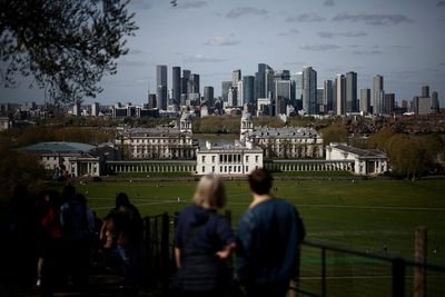 Forecasters say UK will bask in warm and sunny weather all week