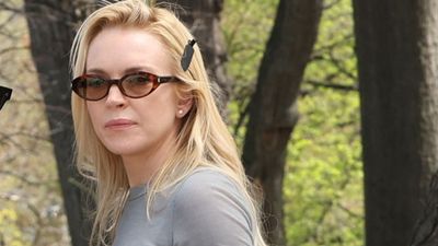 Lindsay Lohan is the latest celebrity to carry the tote bag that all fashion editors are coveting right now - here's how to get her look