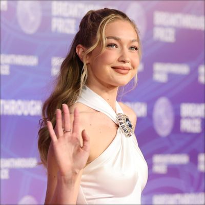 Gigi Hadid Resurrects a Nostalgic Dress Trend to Make Her Red Carpet Return