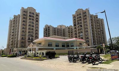 India’s cities are crumbling. The rich are seeking urban oases