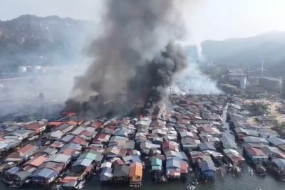 Drone footage shows huge Malaysian coastal village fire that destroyed 1000 homes