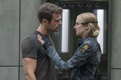 Divergent author announces two new novels 15 years after first book