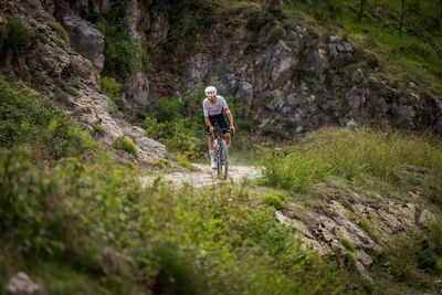 UCI Gravel World Series: Romain Bardet and Sophie Wright stretch the gaps to win Monaco Gravel Race