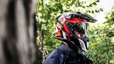 These New Off-Road Motorcycle Helmets Look Pretty Damn Good