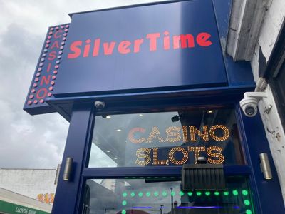 Earl's Court gambling arcade blocked following Bianca Jagger protest