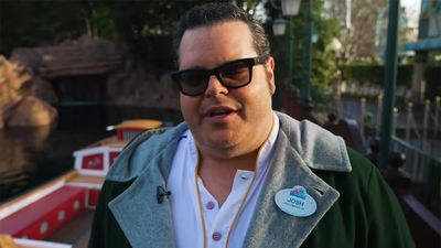 Josh Gad Greeting At Disneyland Is The Wholesome Content I Didn't Know I Needed This Week