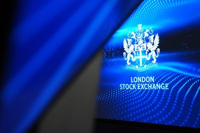 FTSE 100 falls back amid renewed US-Iran tension