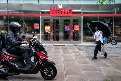 Wawa abandons drive-thru experiment in favor of mobile order pickup windows