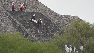Gunman opens fire on tourists at Teotihuacan pyramids in Mexico, killing one