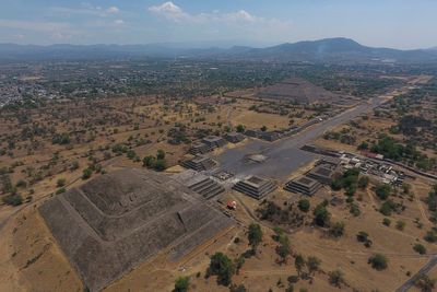 Gunman at pyramids north of Mexico City kills 1 Canadian tourist and injures 6
